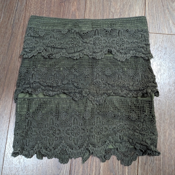 DYNAMITE | Army green mini skirt, crochet detail and gold zipper, size medium - Picture 1 of 4